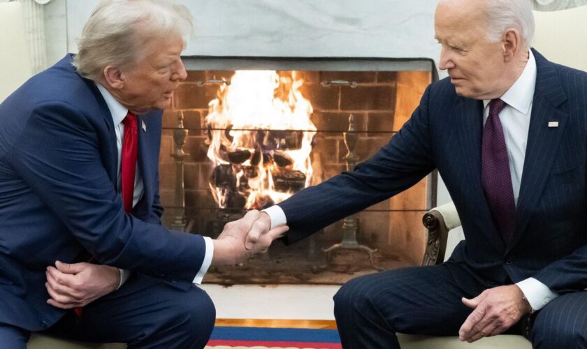 « Eh bien, M. le président, félicitations » : Donald Trump reçu par Joe Biden à la Maison-Blanche