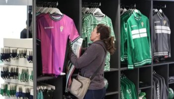 El Córdoba CF se une al Black Friday con 72 horas de ofertas en su tienda