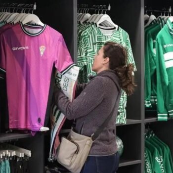 El Córdoba CF se une al Black Friday con 72 horas de ofertas en su tienda