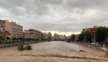 El Hospital Clínico sólo atiende Urgencias y cierran los centros de salud del distrito por la DANA en Málaga