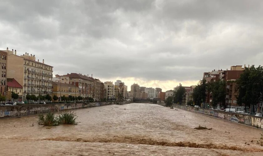 El Hospital Clínico sólo atiende Urgencias y cierran los centros de salud del distrito por la DANA en Málaga