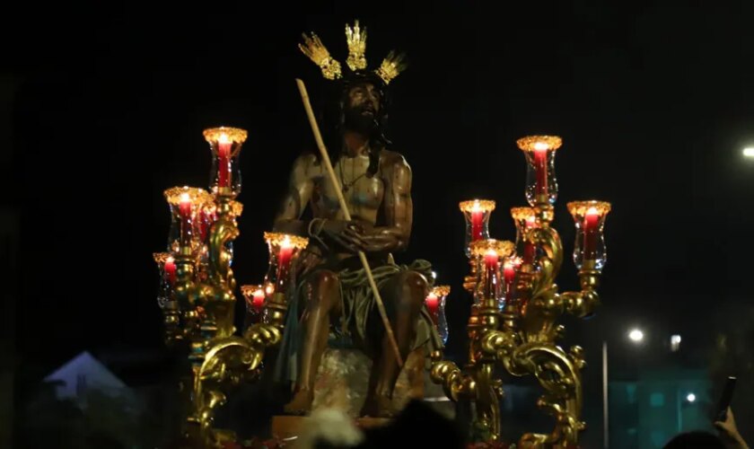 El Señor de Coronación resplandece recién restaurado por Cristo Rey en Córdoba