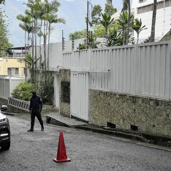 El chavismo acosa al círculo cercano de Machado: drones, cortes de luz e inhibidores telefónicos