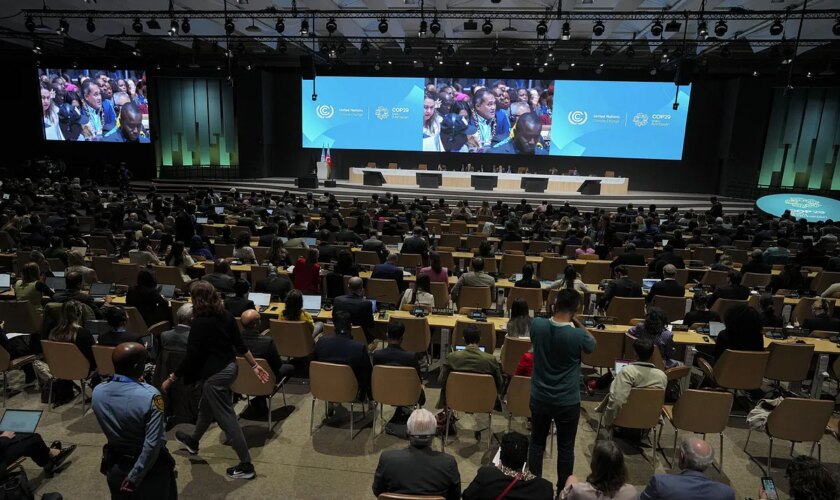 El nuevo borrador de acuerdo de la Cumbre del Clima propone 1,3 billones de dólares de ayudas en financiación climática