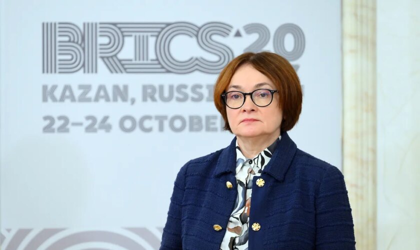 Elvira Nabiullina: sólo la 'dama del rublo' se atreve a dar malas noticias a Vladimir Putin