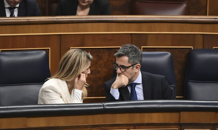 Esperpento y "secuestro" hasta la madrugada en el Congreso para revivir el plan fiscal de Sánchez