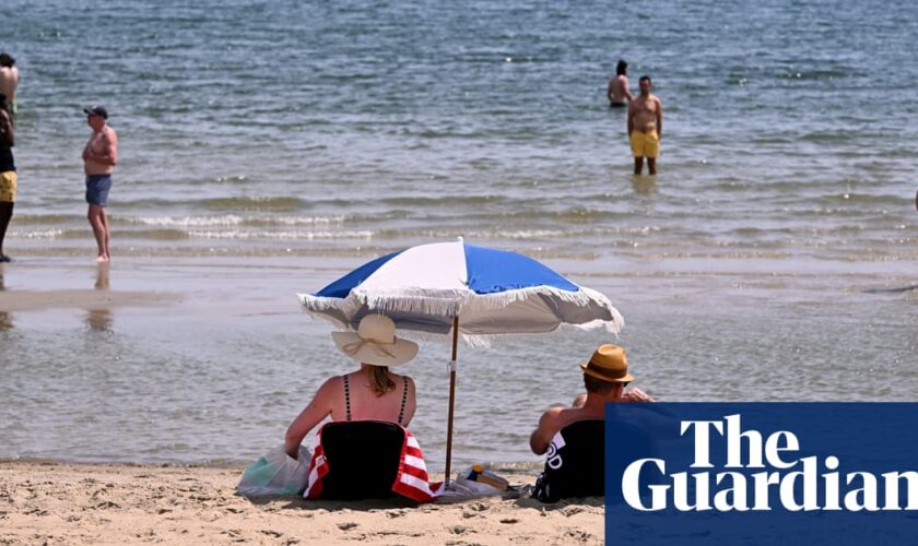 Extreme fire danger warnings for Victoria as heatwave sweeps through south-east Australia