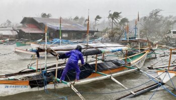 Filipinas eleva a supertifón la "potencialmente catastrófica" tormenta Man-yi y evacúa a más de 100.000 personas