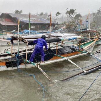 Filipinas eleva a supertifón la "potencialmente catastrófica" tormenta Man-yi y evacúa a más de 100.000 personas