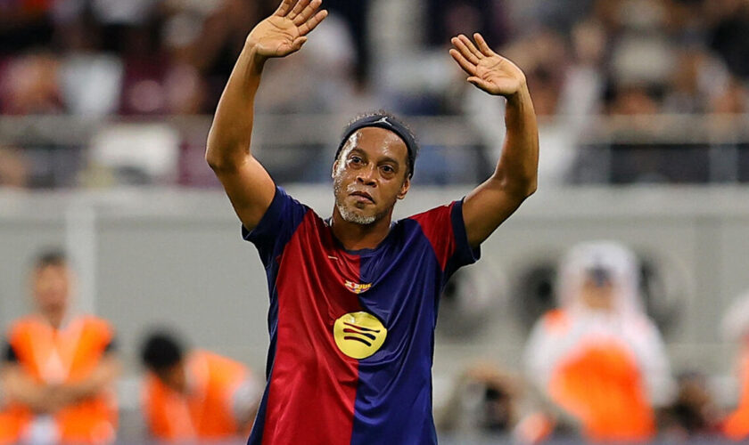 Football : l’exceptionnel coup-franc en lucarne de Ronaldinho lors d’un Barça-Real entre vieilles gloires