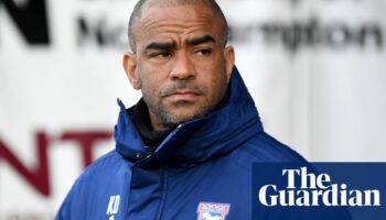 Former England footballer Kieron Dyer settles Mirror phone-hacking case