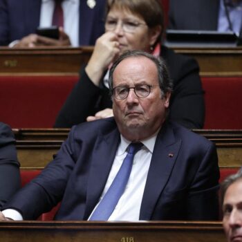 Hollande moqué par les Insoumis, le cas Kohler agite la macronie... Les indiscrets du Figaro