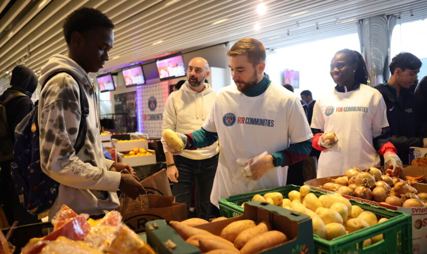 « Il faut qu’on prenne soin de nos étudiants » : le PSG a organisé la plus grande cantine solidaire de France