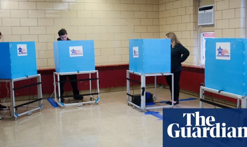 Illinois man arrested after punching election judge at polling location