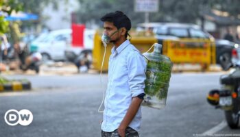 Indians slowly choking under clouds of air pollution