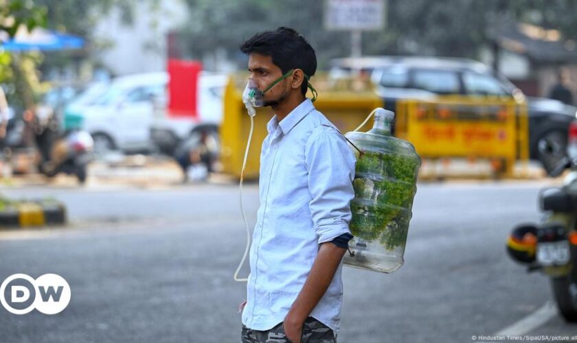 Indians slowly choking under clouds of air pollution