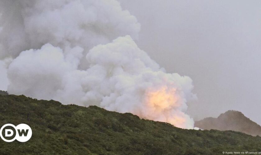 Japan aborts Epsilon S rocket test after fire