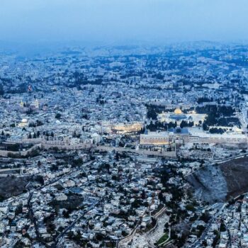 Jérusalem : des «éclats d'intercepteurs ou de missiles» déclenchent des incendies, Israël accuse le Yémen