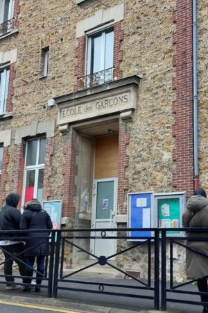 Jets de ciseaux, coups, menaces, profs non remplacés : dans cette école de Champigny, rien ne va plus