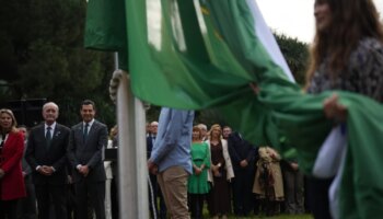 Juanma Moreno contra los agravios de Pedro Sánchez a Andalucía: «No somos menos que nadie»