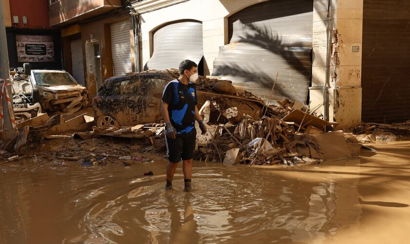 La Junta de Andalucía manda un mensaje a los móviles en las zonas con aviso rojo en Almería y  Valencia y el norte de Castellón, con previsión de lluvias de 150 litros por metro cuadrado