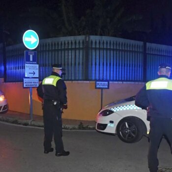 La Policía desaloja a 600 jóvenes de una fiesta ilegal en Marbella que servía alcohol a menores