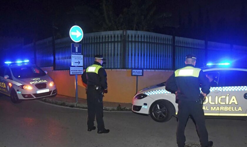 La Policía desaloja a 600 jóvenes de una fiesta ilegal en Marbella que servía alcohol a menores