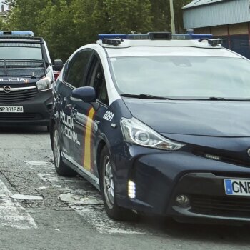 La Policía se incauta de 1.200 kg de hachís ocultos en bidones de arena y detiene a 7 personas en Marbella y Elche