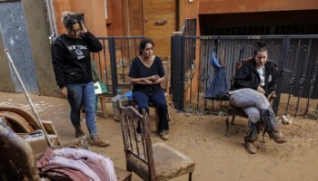 La larga espera en Paiporta con el cadáver de Reyes en el salón