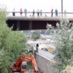 La limpieza del río Guadalquivir a su paso por Córdoba: unos por otros, y el río sin 'barrer'