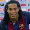 La vida de Ronaldinho, exjugador estrella del Barcelona, en 2024: su apariencia actual, a qué se dedica ahora y un hijo futbolista