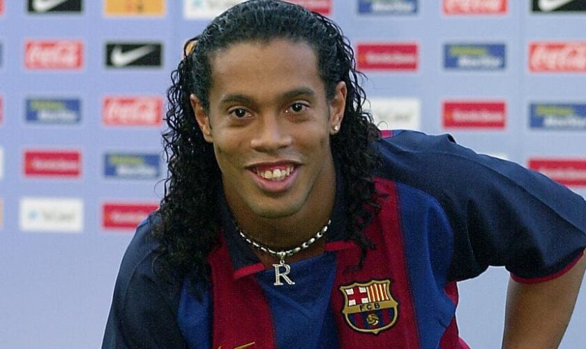 La vida de Ronaldinho, exjugador estrella del Barcelona, en 2024: su apariencia actual, a qué se dedica ahora y un hijo futbolista