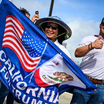 Latinos, negros y jóvenes: el cambio de bando histórico de las minorías en EEUU