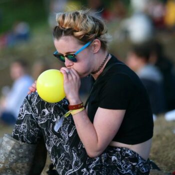 Laughing gas: How dangerous is the "balloon drug"?