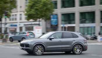 « Les automobilistes tuent » : Paris interpelle le gouvernement et fait un pas de plus vers l’interdiction des SUV