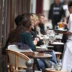 «Les prix dépendent de l’affluence» : ces restaurateurs parisiens qui assument profiter des touristes