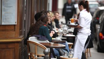 «Les prix dépendent de l’affluence» : ces restaurateurs parisiens qui assument profiter des touristes