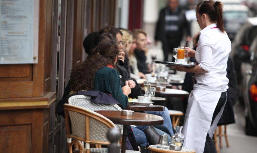 «Les prix dépendent de l’affluence» : ces restaurateurs parisiens qui assument profiter des touristes