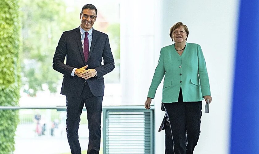 Lo que Merkel desvela: "Rajoy se distanció de mí. Sánchez me ofreció apoyo en inmigración recién llegado al cargo"