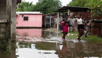 Los estragos de la tormenta Sara: dos muertos y más de 100.000 afectados en Centroamérica