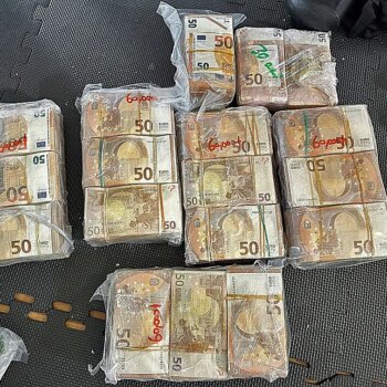 Los fajos del policía 'banquero' de los 20 millones del narco: fajos de 50 euros en comisaría, de 100 y 500 en casa