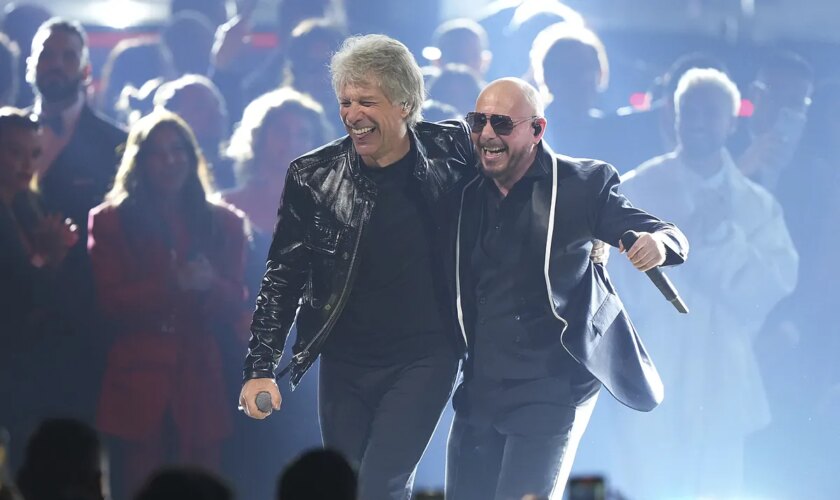 Los grandes momentos de los Latin Grammy 2024: el remix de Bon Jovi y Pitbull, el emotivo recuerdo a los grandes mexicanos y un reencuentro tras 29 años de enfado