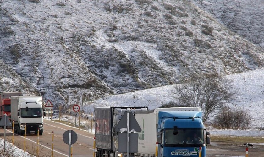 Los transportistas piden al Ministerio acelerar las obras del desvío en la autopista a Asturias