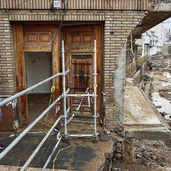 Los vecinos, del barro al derrumbe: "La casa que limpie la van a tener que tirar"