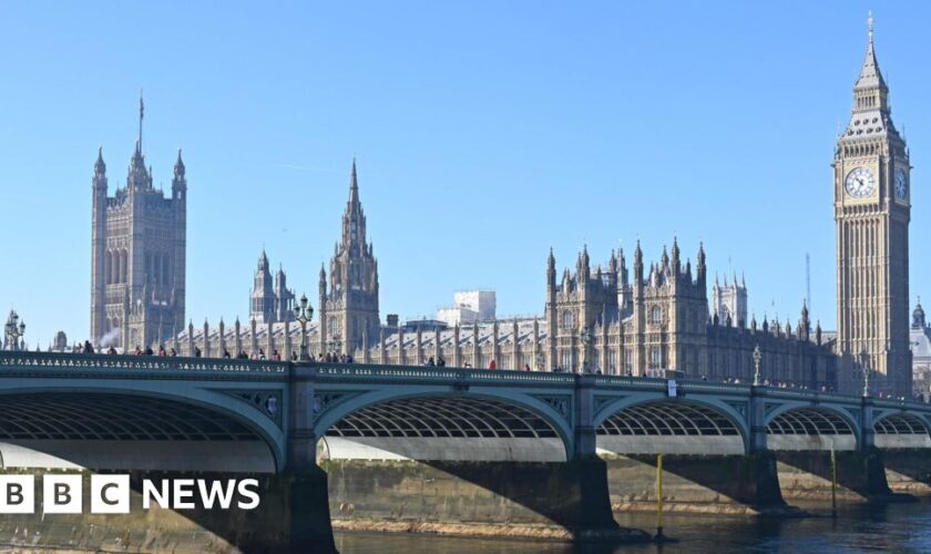 Man critical after stabbing on Westminster Bridge