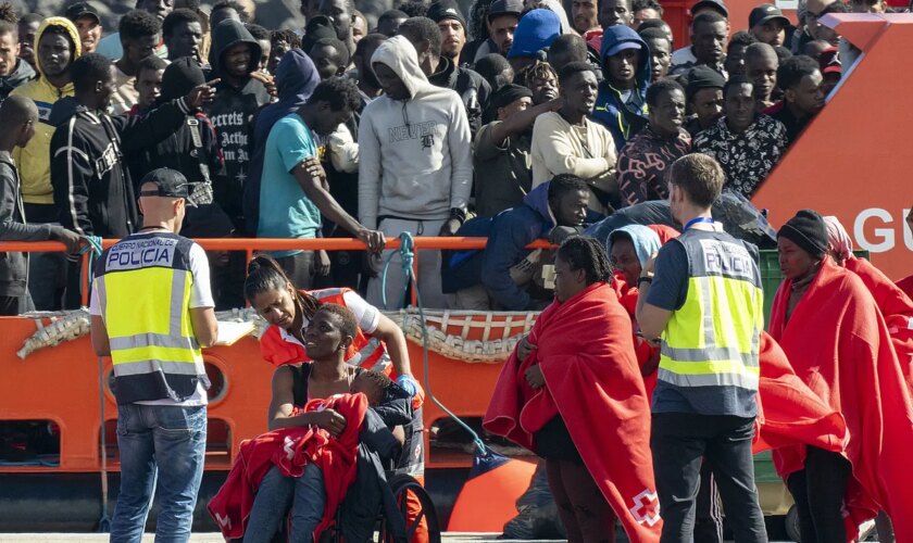 Más de 1.000 inmigrantes alcanzan Canarias desde el viernes a bordo de 14 cayucos