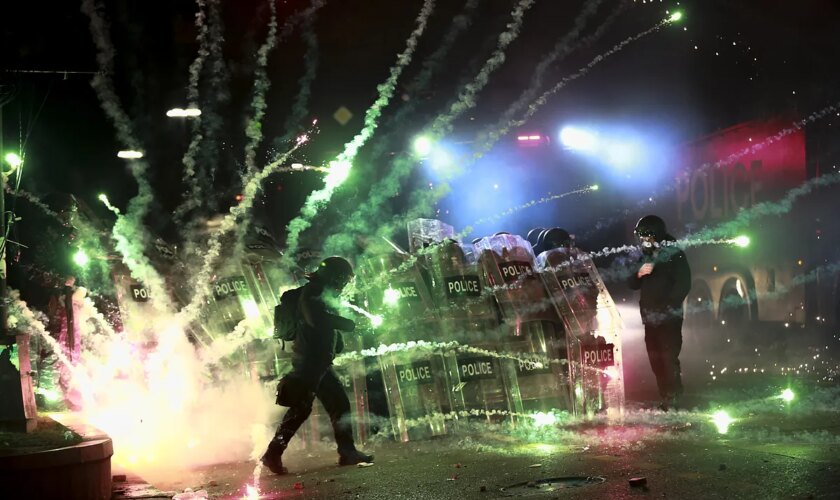 Más de cien detenidos y palizas policiales en las protestas proeuropeas en Georgia