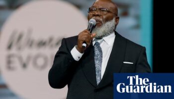 Megachurch founder TD Jakes suffers health incident during sermon in Texas