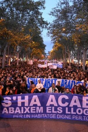 Miles de personas exigen en Barcelona la bajada de los alquileres y plantean una huelga de inquilinos