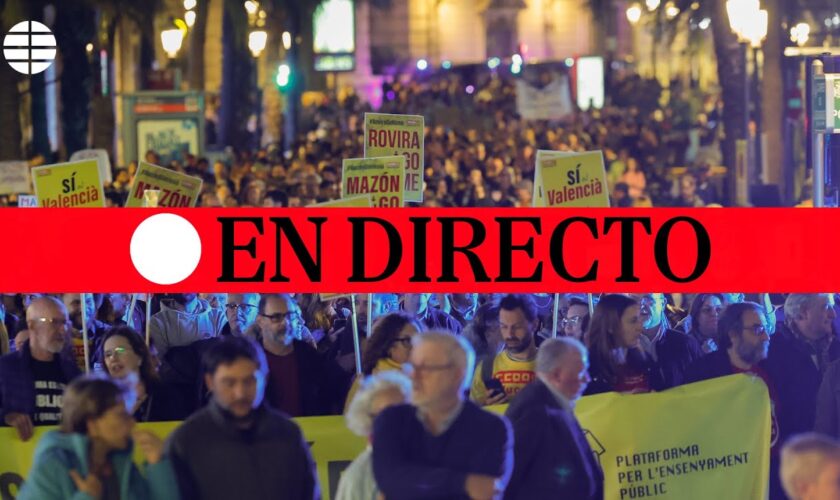 Miles de valencianos salen a la calle contra Mazón en una convocatoria menos masiva: "Ni Generalitat ni Gobierno, ¿qué barrizal sois?"